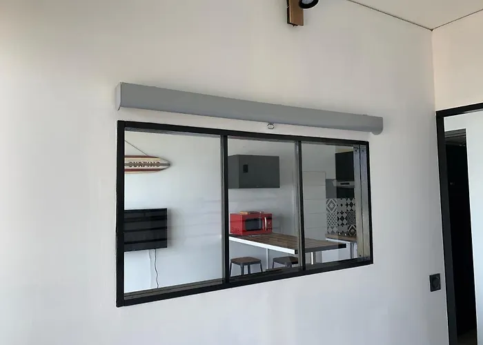 Front De Appartement