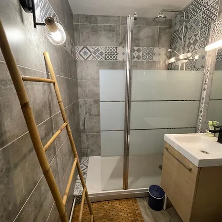 Front De Appartement Lacanau