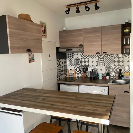 Front De Appartement