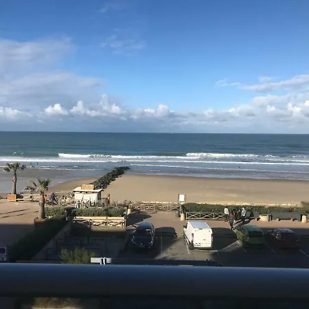 Front De Appartement Lacanau