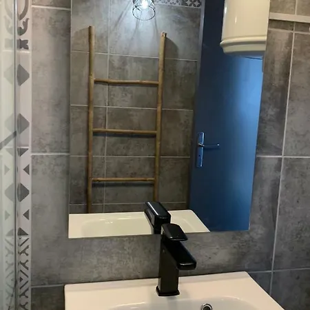 Front De Appartement *