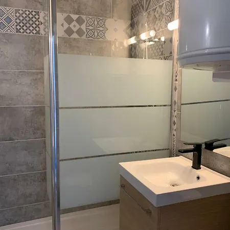 Front De Appartement Lacanau