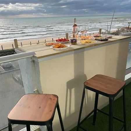 Front De Appartement Lacanau