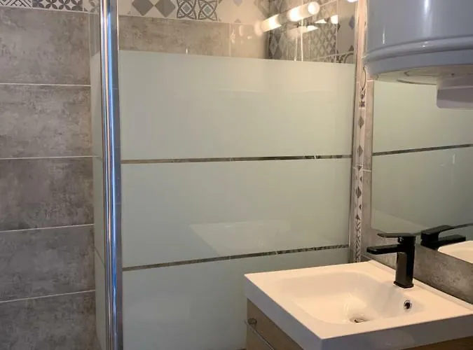 Front De Appartement Lacanau